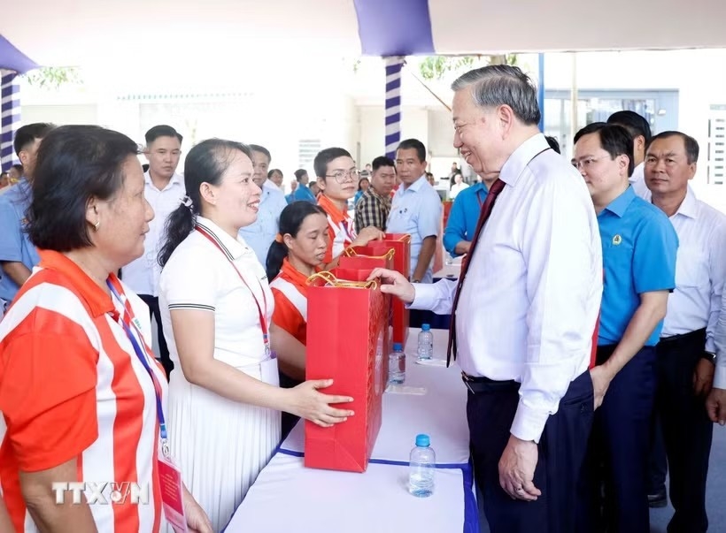 Tổng B&iacute; thư, Chủ tịch nước T&ocirc; L&acirc;m: C&ocirc;ng nh&acirc;n phải được sống trong những điều kiện ng&agrave;y c&agrave;ng tốt hơn
