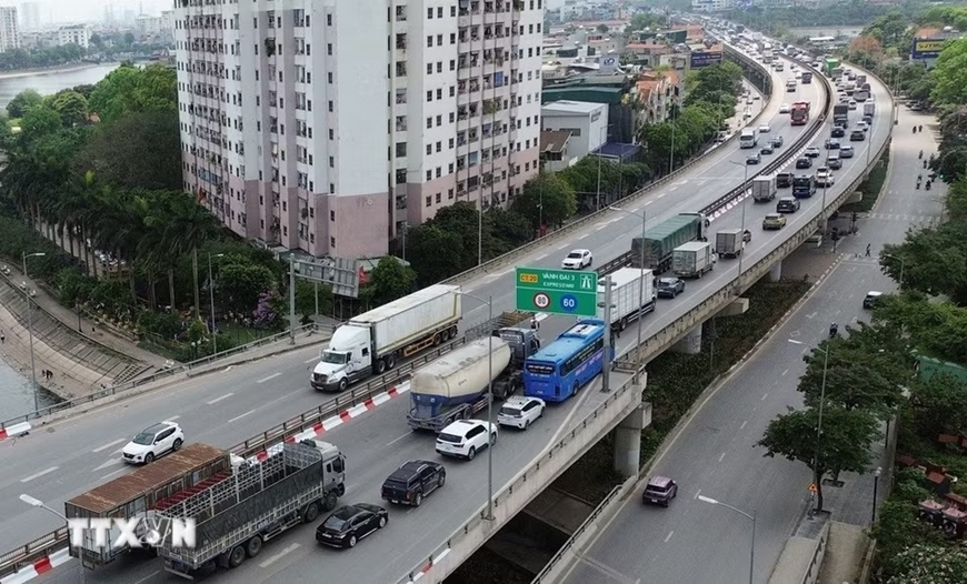 Cửa ng&otilde; Thủ đ&ocirc; đ&ocirc;ng k&iacute;n phương tiện trong ng&agrave;y cuối kỳ nghỉ lễ