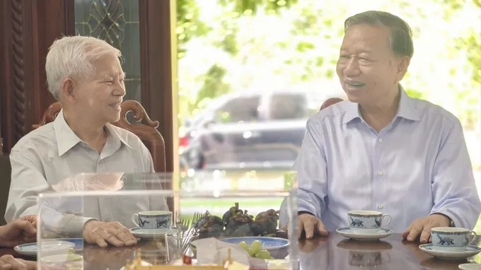 Tổng B&iacute; thư, Chủ tịch nước T&ocirc; L&acirc;m thăm c&aacute;c đồng ch&iacute; nguy&ecirc;n l&atilde;nh đạo Đảng, Nh&agrave; nước v&agrave; Mẹ Việt Nam Anh h&ugrave;ng