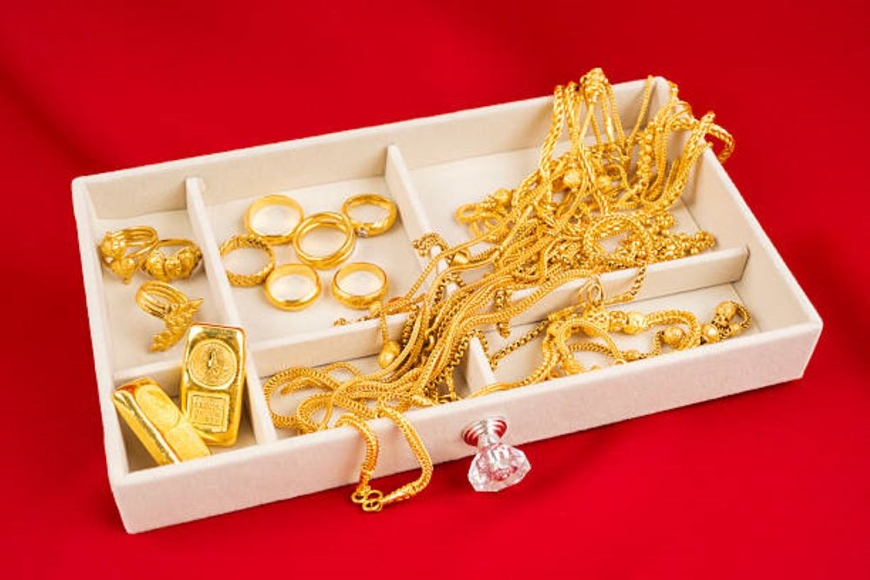 Giá vàng hôm nay (28/04): Vàng miếng chênh lệch giá mua vào - bán ra ở ngưỡng 2,5 triệu đồng/lượng