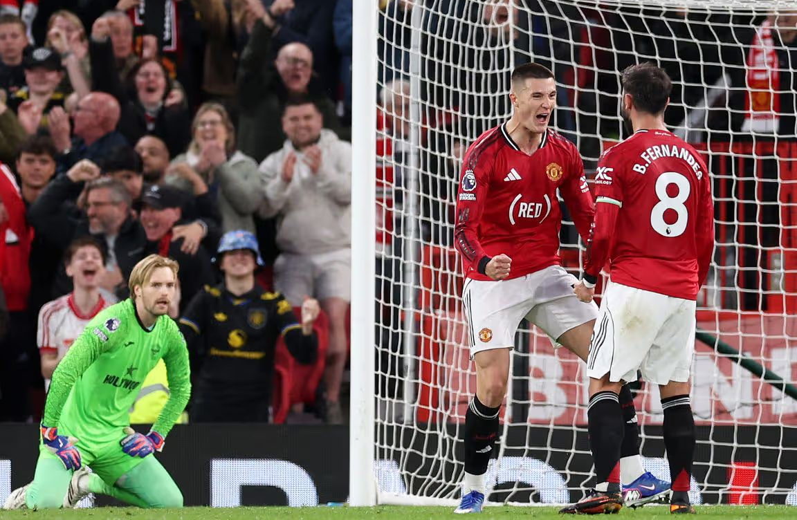 Tin thể thao (28-4): Thắng kịch tính Brentford, MU củng cố Top 3

