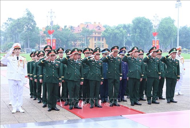 L&atilde;nh đạo Đảng, Nh&agrave; nước v&agrave;o Lăng viếng Chủ tịch Hồ Ch&iacute; Minh nh&acirc;n kỷ niệm 51 năm Ng&agrave;y giải ph&oacute;ng miền Nam, thống nhất đất nước