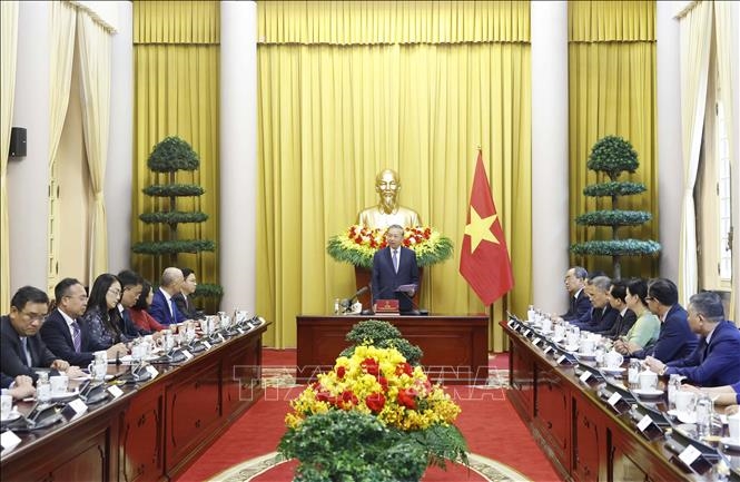 Tổng B&iacute; thư, Chủ tịch nước T&ocirc; L&acirc;m trao quyết định bổ nhiệm 5 Đại sứ Việt Nam tại nước ngo&agrave;i