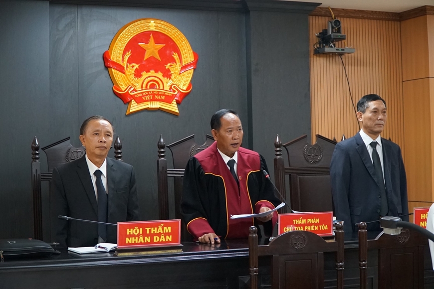 Tuy&ecirc;n phạt Nguyễn Đ&igrave;nh Thắng 11 năm t&ugrave; về tội "Khủng bố"