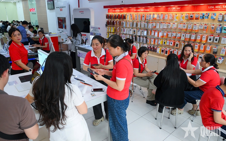 Nh&agrave; mạng kh&ocirc;ng nghỉ lễ, tăng cường nh&acirc;n lực gi&uacute;p kh&aacute;ch h&agrave;ng x&aacute;c thực th&ocirc;ng tin thu&ecirc; bao