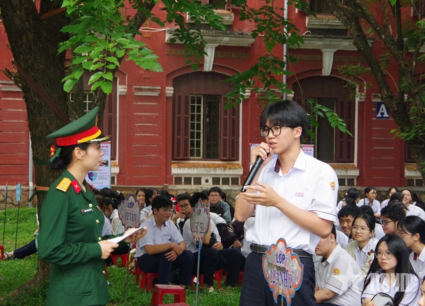 Thu h&uacute;t th&iacute; sinh v&agrave;o c&aacute;c trường Qu&acirc;n đội