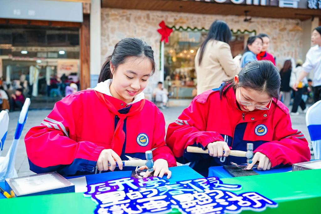 Trung Quốc: Phố cổ nghìn năm hồi sinh nhờ kinh tế trải nghiệm