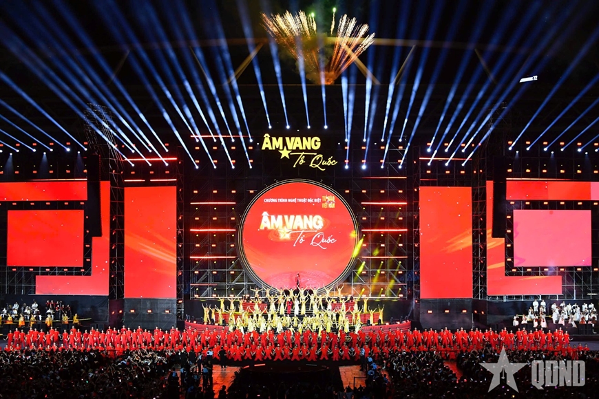 Hơn 40.000 kh&aacute;n giả m&atilde;n nh&atilde;n với với đại nhạc hội &ldquo;&Acirc;m vang Tổ quốc&rdquo;