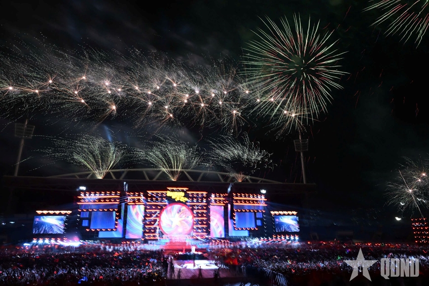 Hơn 40.000 kh&aacute;n giả m&atilde;n nh&atilde;n với với đại nhạc hội &ldquo;&Acirc;m vang Tổ quốc&rdquo;