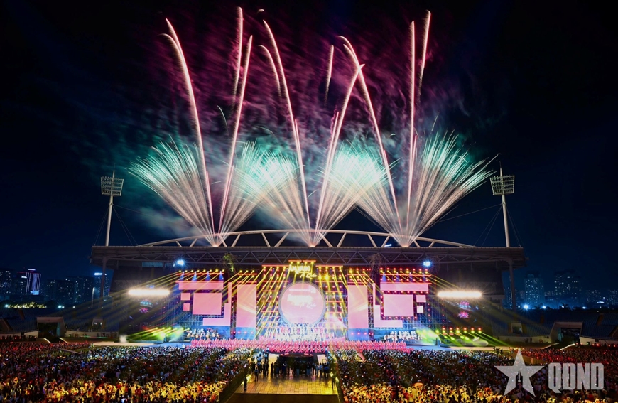 Hơn 40.000 kh&aacute;n giả m&atilde;n nh&atilde;n với với đại nhạc hội &ldquo;&Acirc;m vang Tổ quốc&rdquo;