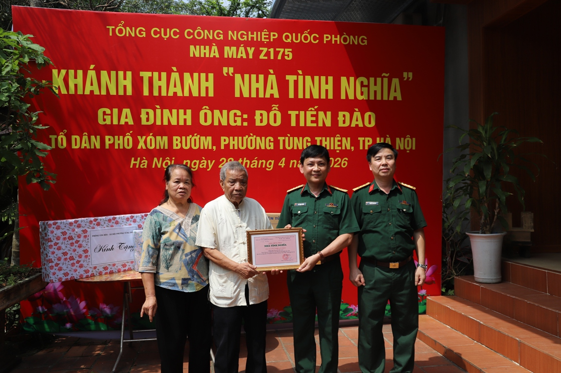 Nhà máy Z175 bàn giao nhà tình nghĩa tặng gia đình chính sách