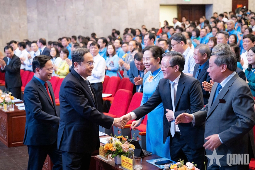 Chủ tịch Quốc hội Trần Thanh Mẫn dự Lễ kỷ niệm 140 năm Ng&agrave;y Quốc tế Lao động v&agrave; tuy&ecirc;n dương Chủ tịch c&ocirc;ng đo&agrave;n cơ sở xuất sắc