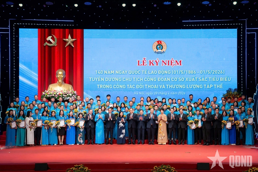 Chủ tịch Quốc hội Trần Thanh Mẫn dự Lễ kỷ niệm 140 năm Ng&agrave;y Quốc tế Lao động v&agrave; tuy&ecirc;n dương Chủ tịch c&ocirc;ng đo&agrave;n cơ sở xuất sắc
