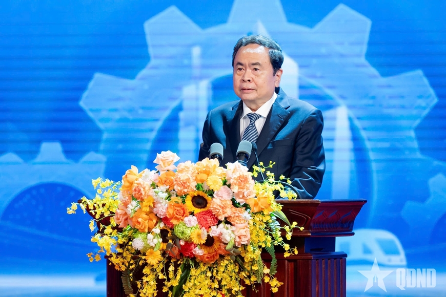 Chủ tịch Quốc hội Trần Thanh Mẫn dự Lễ kỷ niệm 140 năm Ng&agrave;y Quốc tế Lao động v&agrave; tuy&ecirc;n dương Chủ tịch c&ocirc;ng đo&agrave;n cơ sở xuất sắc