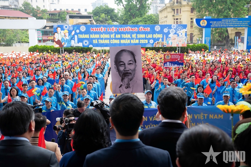 Chủ tịch Quốc hội Trần Thanh Mẫn dự Lễ kỷ niệm 140 năm Ng&agrave;y Quốc tế Lao động v&agrave; tuy&ecirc;n dương Chủ tịch c&ocirc;ng đo&agrave;n cơ sở xuất sắc