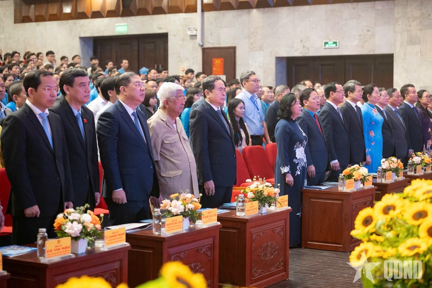 Chủ tịch Quốc hội Trần Thanh Mẫn dự Lễ kỷ niệm 140 năm Ng&agrave;y Quốc tế Lao động v&agrave; tuy&ecirc;n dương Chủ tịch c&ocirc;ng đo&agrave;n cơ sở xuất sắc