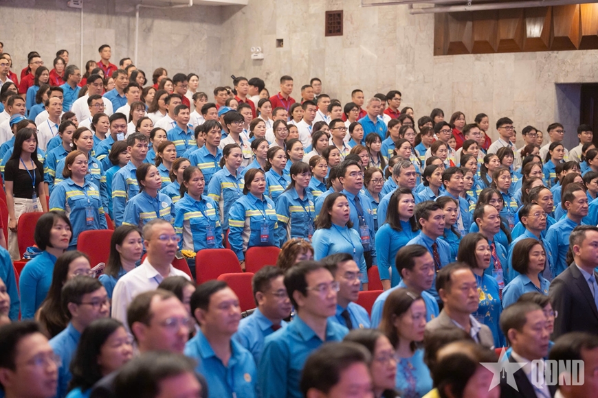 Chủ tịch Quốc hội Trần Thanh Mẫn dự Lễ kỷ niệm 140 năm Ng&agrave;y Quốc tế Lao động v&agrave; tuy&ecirc;n dương Chủ tịch c&ocirc;ng đo&agrave;n cơ sở xuất sắc