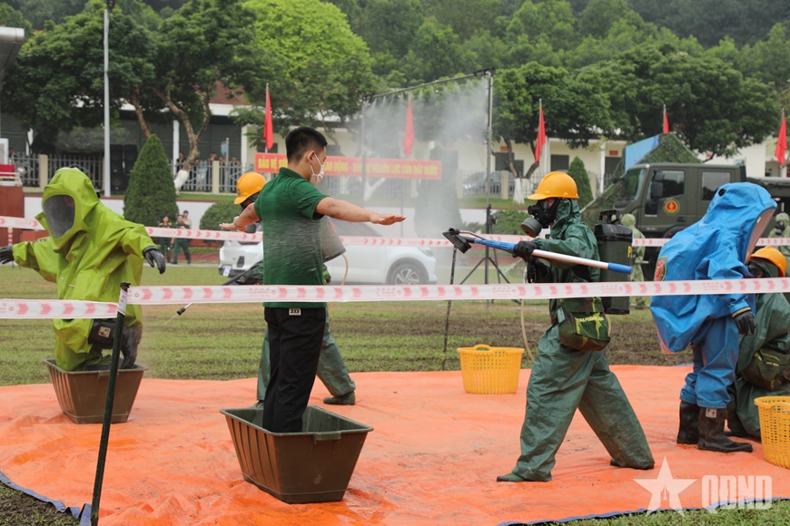 Gallery - 	Thượng tướng Nguyễn Văn Hiền dự lễ phát động Tháng hành động ATVSLĐ