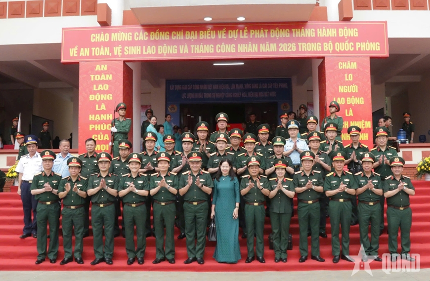 Gallery - 	Thượng tướng Nguyễn Văn Hiền dự lễ phát động Tháng hành động ATVSLĐ