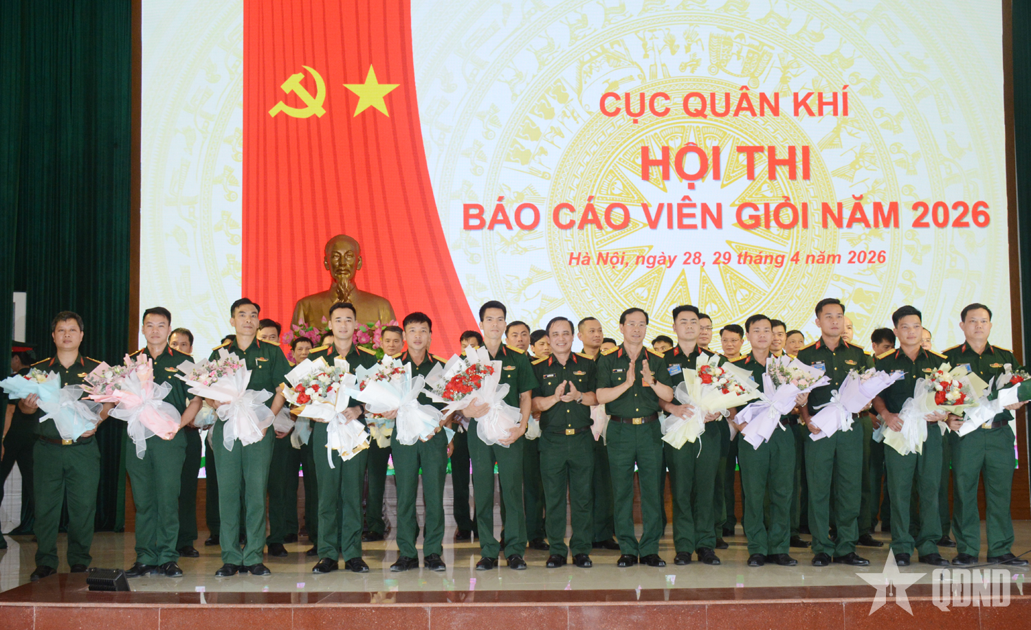 Rèn luyện và chuẩn hóa đội ngũ báo cáo viên về mọi mặt