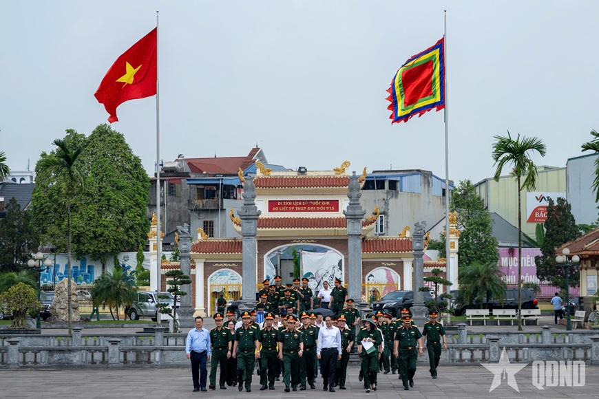 Gallery - 	Đại tướng Phan Văn Giang tri ân 60 liệt sĩ Thanh niên xung phong