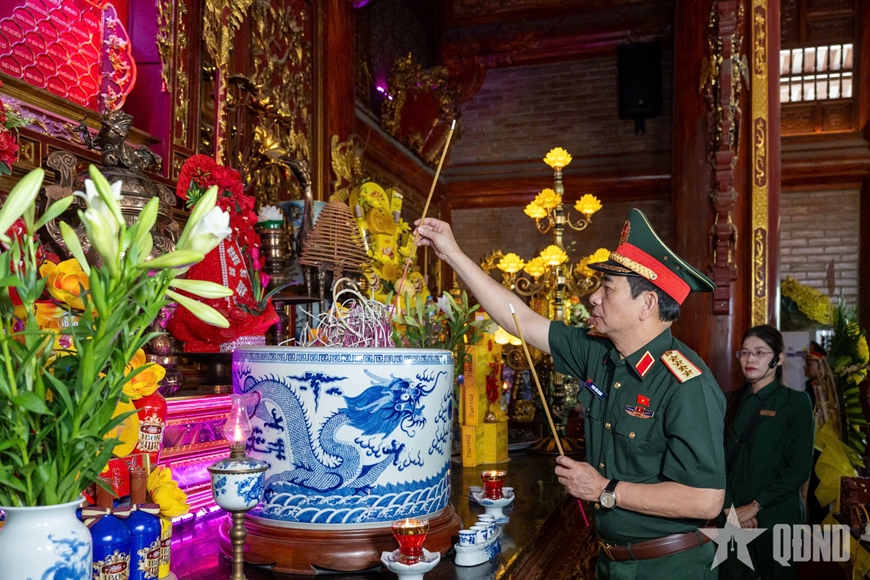 Gallery - 	Đại tướng Phan Văn Giang tri ân 60 liệt sĩ Thanh niên xung phong