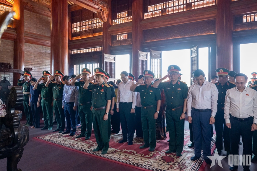 Gallery - 	Đại tướng Phan Văn Giang tri ân 60 liệt sĩ Thanh niên xung phong