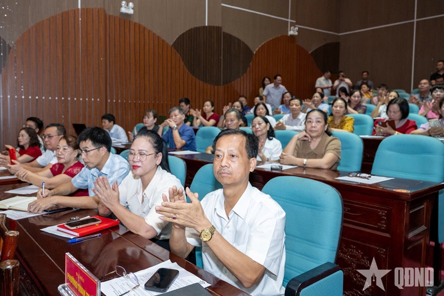 Gallery - 	Đại tướng Phan Văn Giang tiếp xúc cử tri tại tỉnh Thái Nguyên