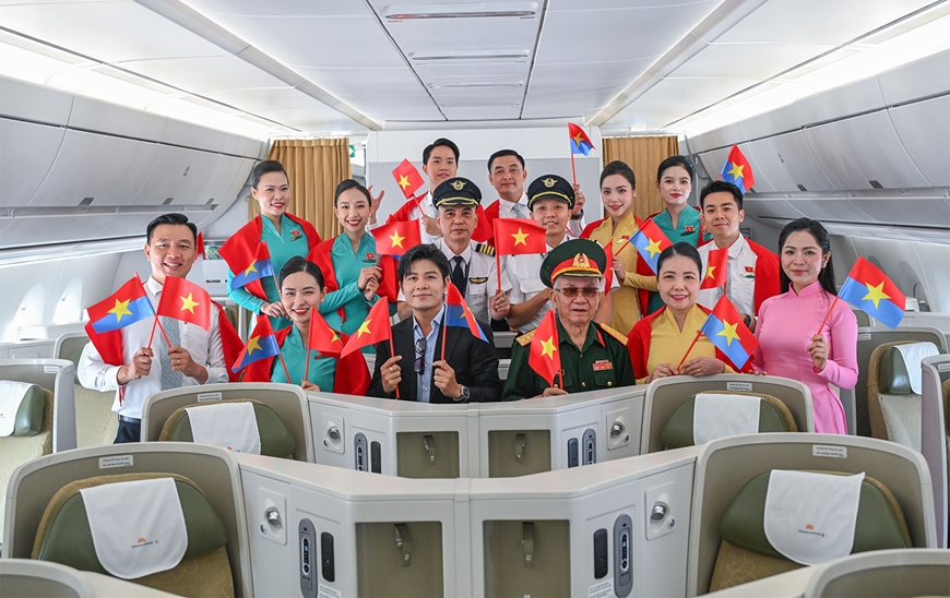 Vietnam Airlines tổ chức chuyến bay đặc biệt kỷ niệm 51 năm Ng&agrave;y giải ph&oacute;ng miền Nam