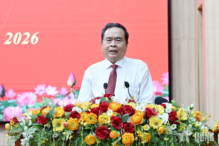 Chủ tịch Quốc hội tặng qu&agrave; gia đ&igrave;nh ch&iacute;nh s&aacute;ch, c&ocirc;ng nh&acirc;n, người lao động kh&oacute; khăn tr&ecirc;n địa b&agrave;n tỉnh An Giang