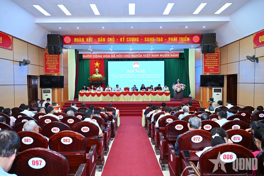 Đồng ch&iacute; Trịnh Văn Quyết tiếp x&uacute;c cử tri tại tỉnh Tuy&ecirc;n Quang