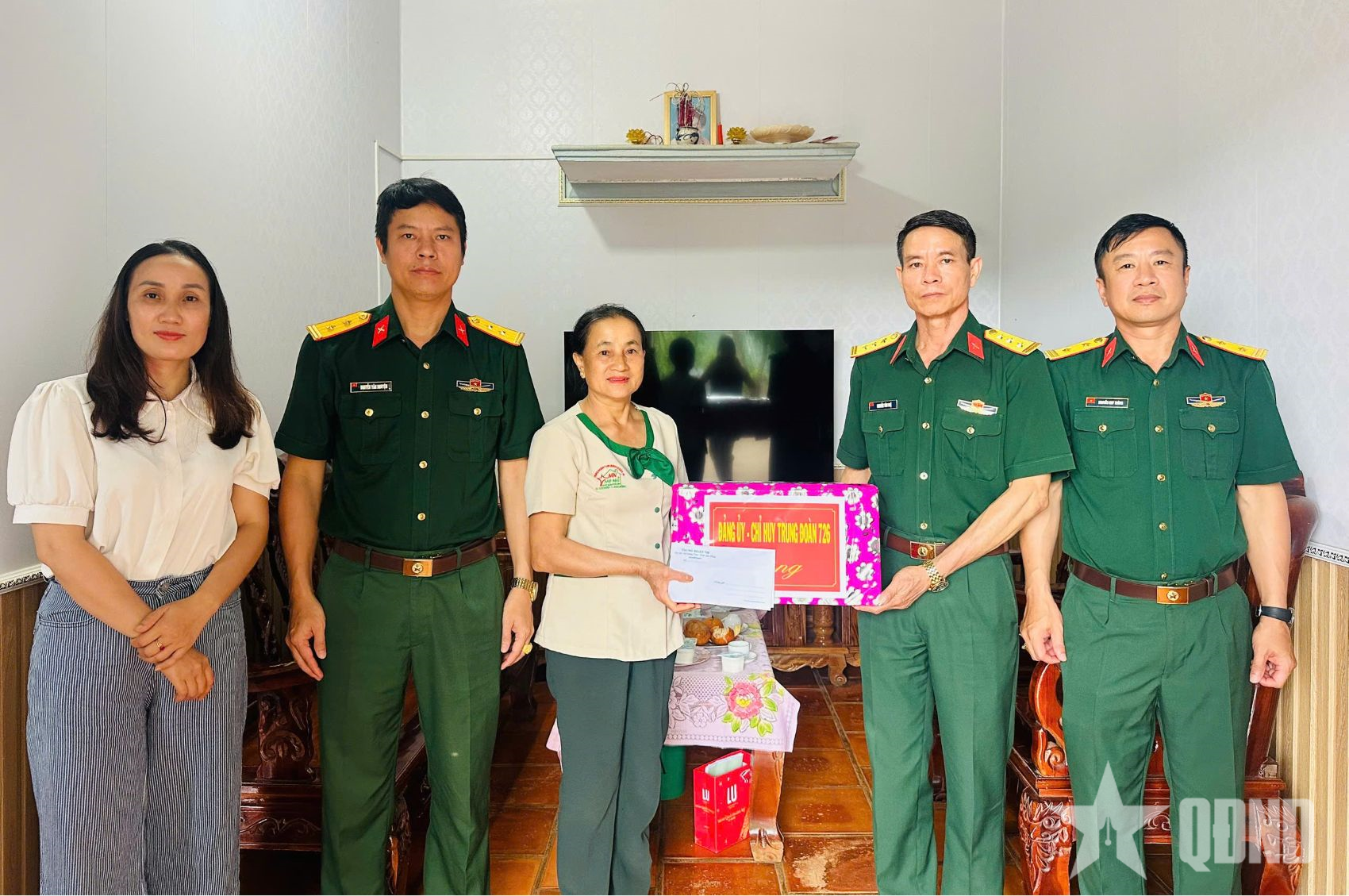 Trung đoàn 726 tri ân người có công, giáo dục truyền thống cách mạng 