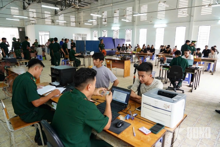 An Giang: Tiếp nhận c&ocirc;ng d&acirc;n Việt Nam ph&iacute;a Campuchia trao trả