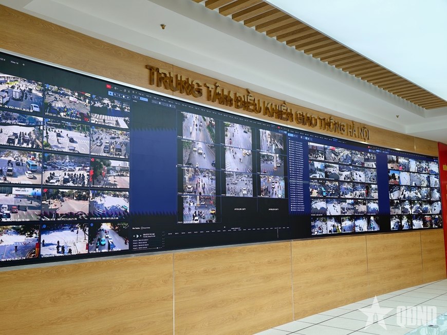 Những m&agrave;n h&igrave;nh kh&ocirc;ng tắt d&otilde;i theo giao th&ocirc;ng Thủ đ&ocirc;