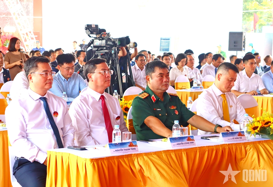 TP Hồ Ch&iacute; Minh khởi c&ocirc;ng c&aacute;c dự &aacute;n quan trọng ch&agrave;o mừng ng&agrave;y 30-4