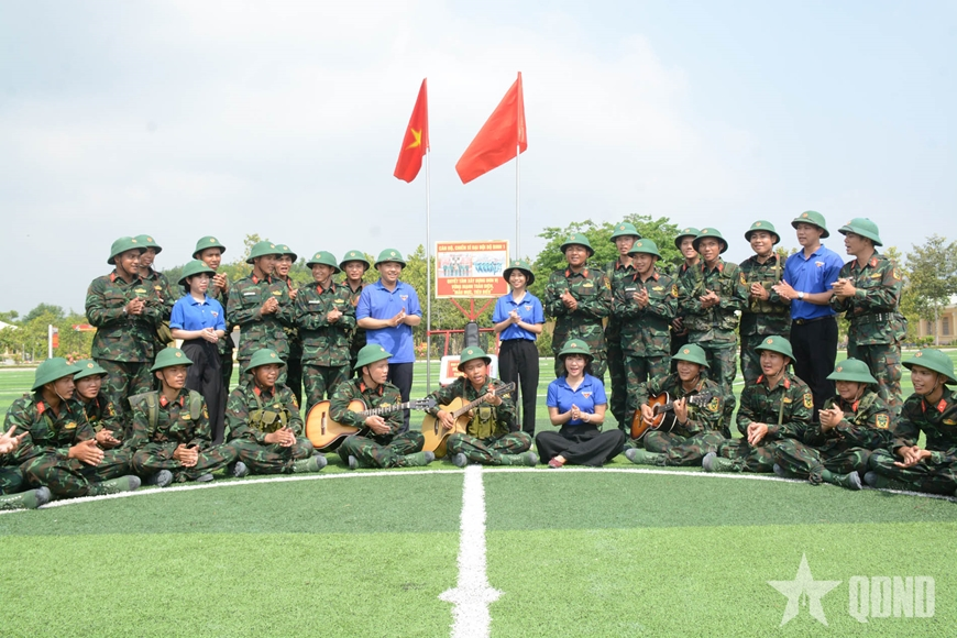 Quân khu 7: Tháng Tư rực lửa tự hào
