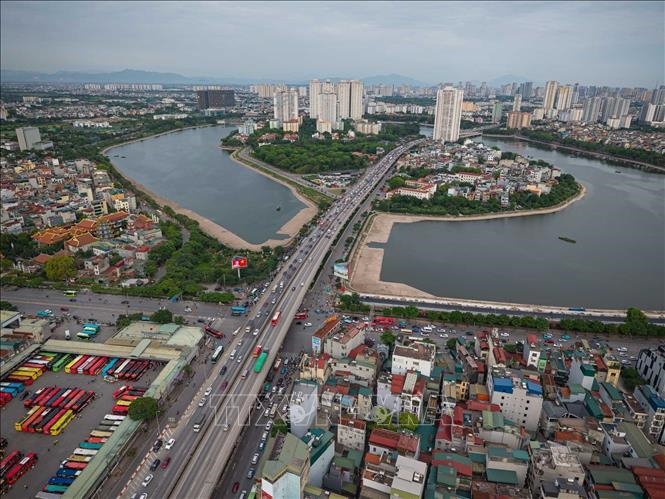 Người, xe tấp nập rời H&agrave; Nội s&aacute;ng 30-4