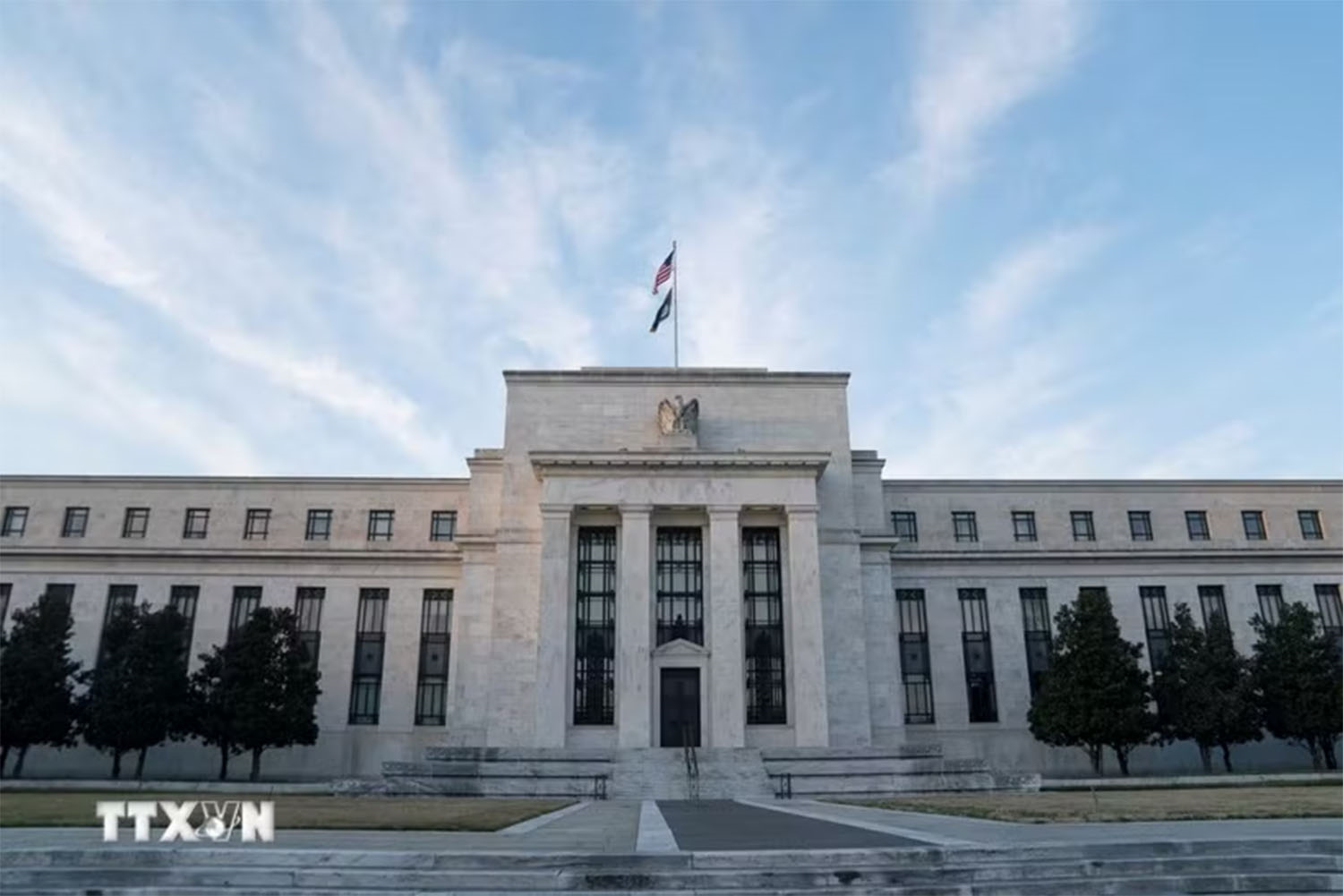 Thị trường diễn biến trái chiều sau quyết định của Fed