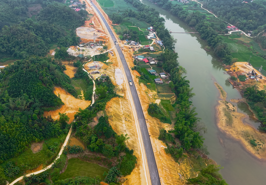 Cao tốc Đồng Đăng (Lạng Sơn) - Tr&agrave; Lĩnh (Cao Bằng) thi c&ocirc;ng xuy&ecirc;n nghỉ lễ