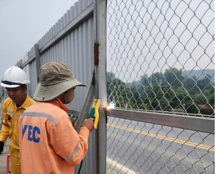 Nhiều giải ph&aacute;p bảo đảm an to&agrave;n giao th&ocirc;ng tại dự &aacute;n mở rộng đoạn cao tốc Y&ecirc;n B&aacute;i - L&agrave;o Cai