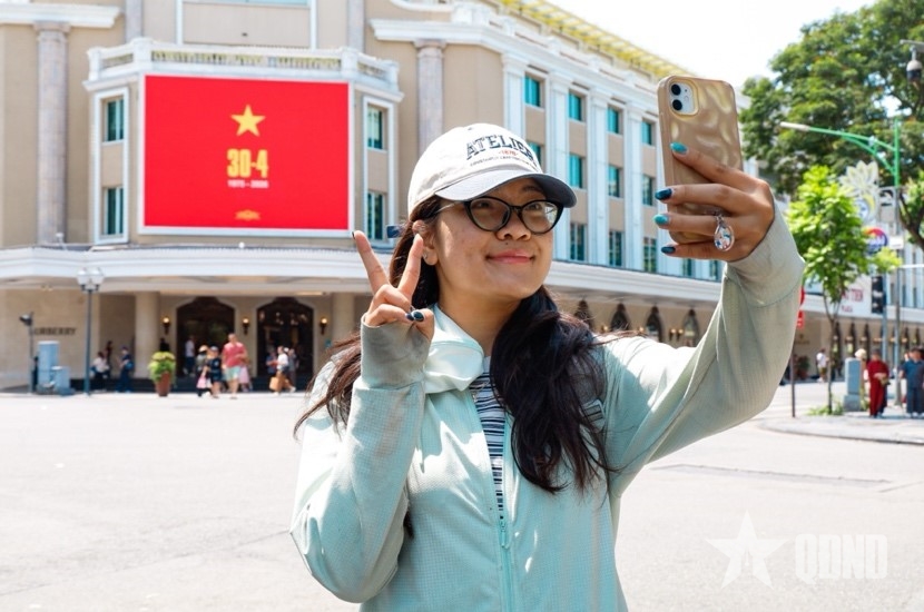 Phố phường H&agrave; Nội nhộn nhịp người d&acirc;n vui chơi dịp nghỉ lễ 30-4, 1-5