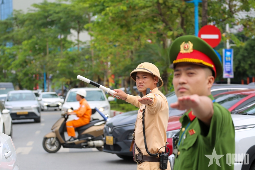 D&ograve;ng xe rời Thủ đ&ocirc;, giao th&ocirc;ng cửa ng&otilde; ph&iacute;a Đ&ocirc;ng th&ocirc;ng suốt