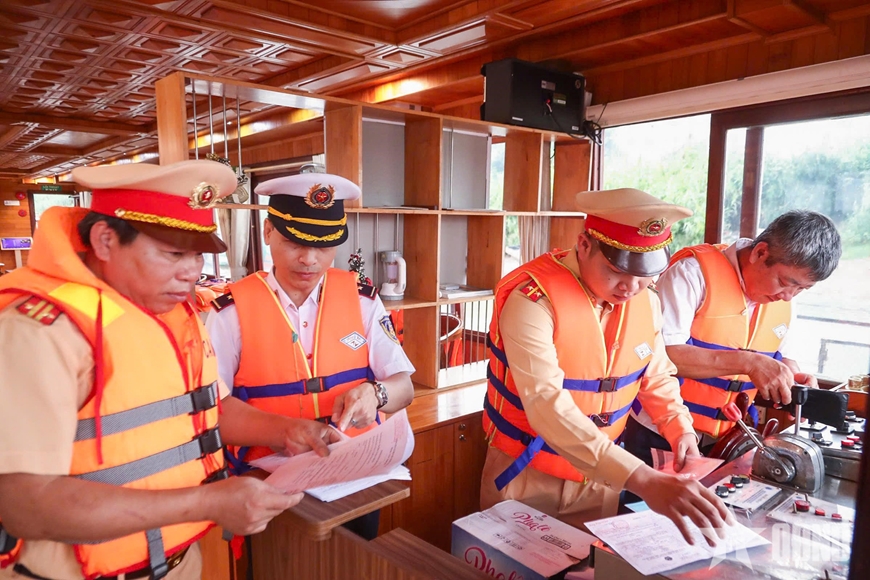 H&agrave; Nội: Giữ vững an to&agrave;n giao th&ocirc;ng đường thủy dịp lễ 30-4, 1-5