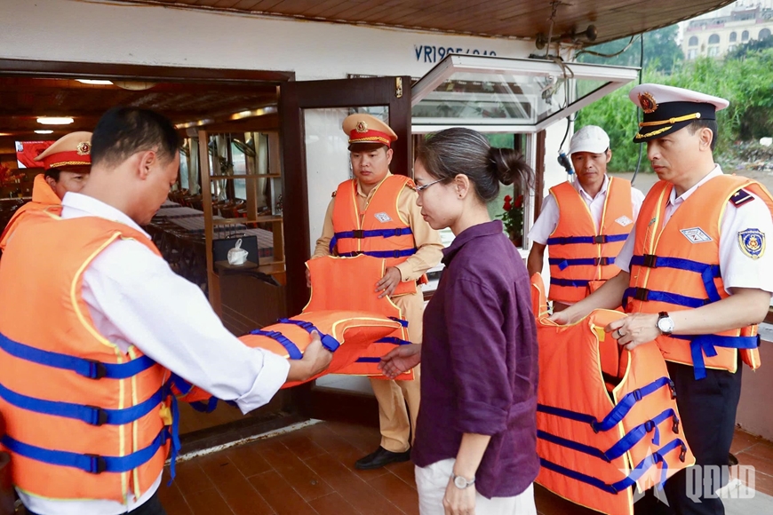 H&agrave; Nội: Giữ vững an to&agrave;n giao th&ocirc;ng đường thủy dịp lễ 30-4, 1-5