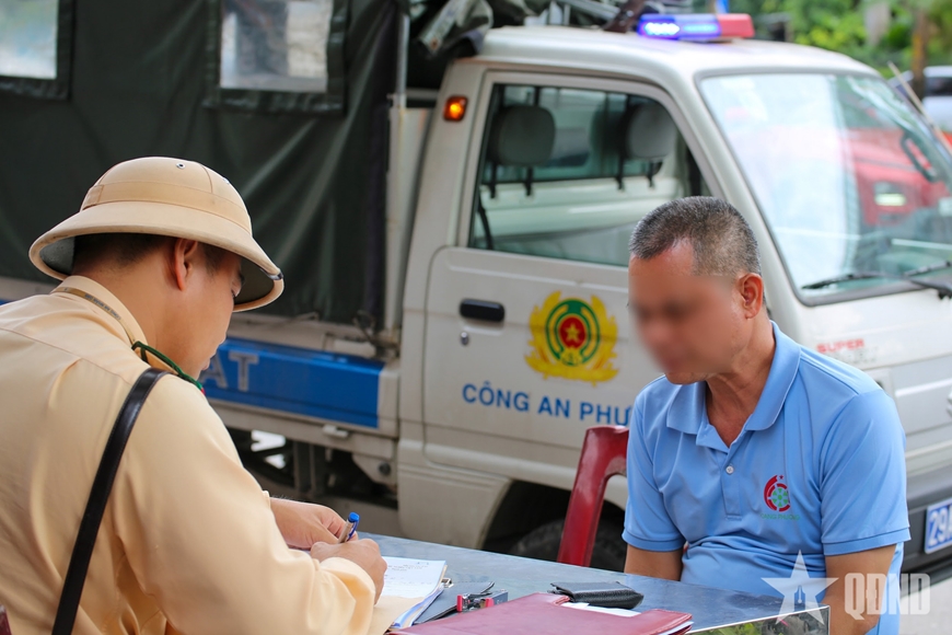 D&ograve;ng xe rời Thủ đ&ocirc;, giao th&ocirc;ng cửa ng&otilde; ph&iacute;a Đ&ocirc;ng th&ocirc;ng suốt