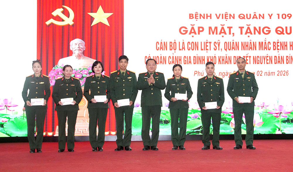 Điểm tựa nghĩa tình của thầy thuốc quân y