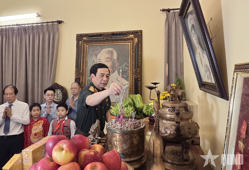 Gallery - 	Đại tướng Phan Văn Giang tri ân các đồng chí nguyên lãnh đạo Đảng