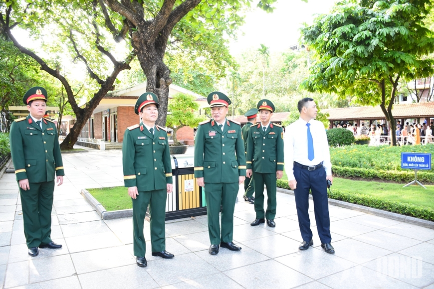 Hơn 20.000 lượt kh&aacute;ch v&agrave;o Lăng viếng Chủ tịch Hồ Ch&iacute; Minh