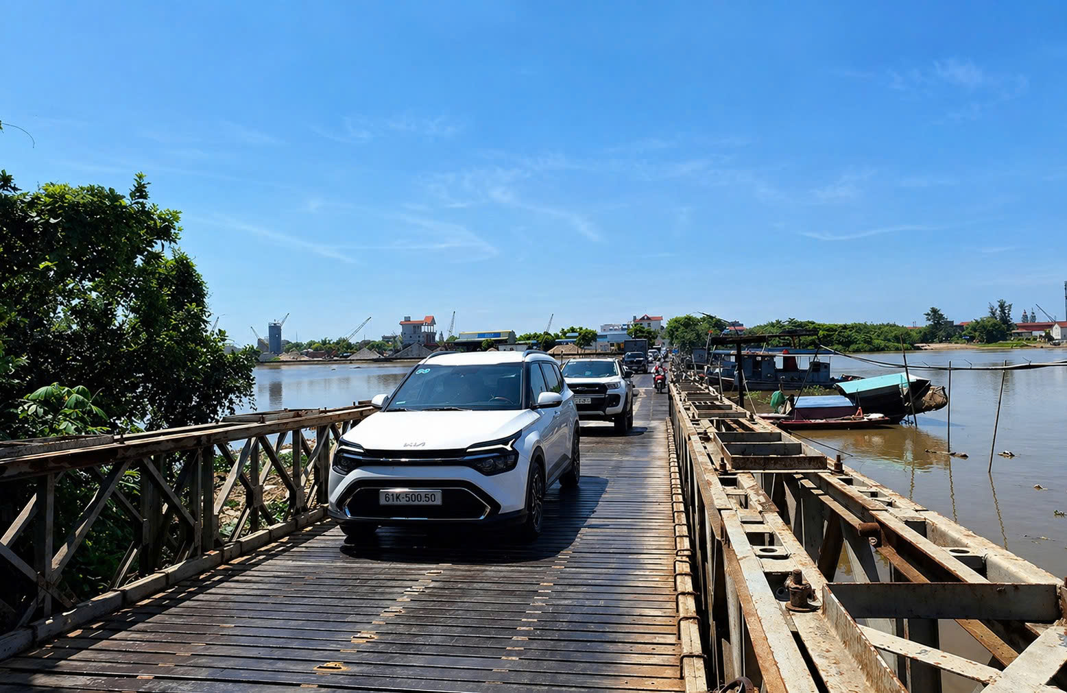 Dập dềnh cầu phao