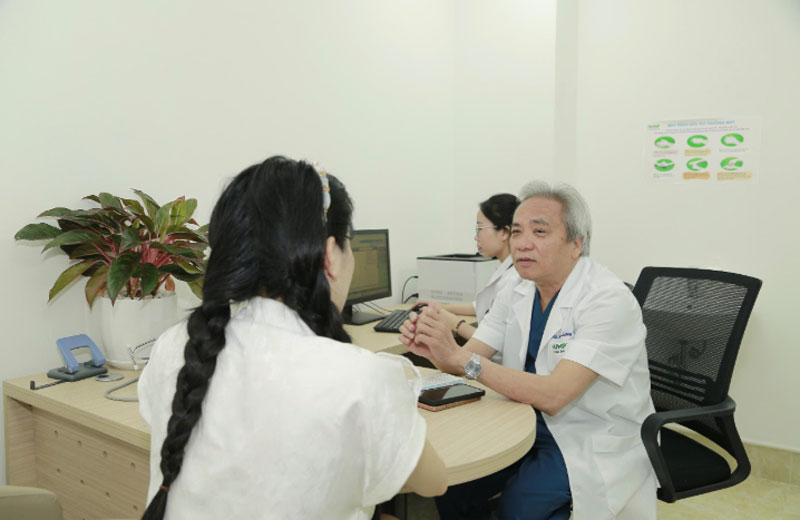 Bác sĩ Lương với đường mổ vô hình